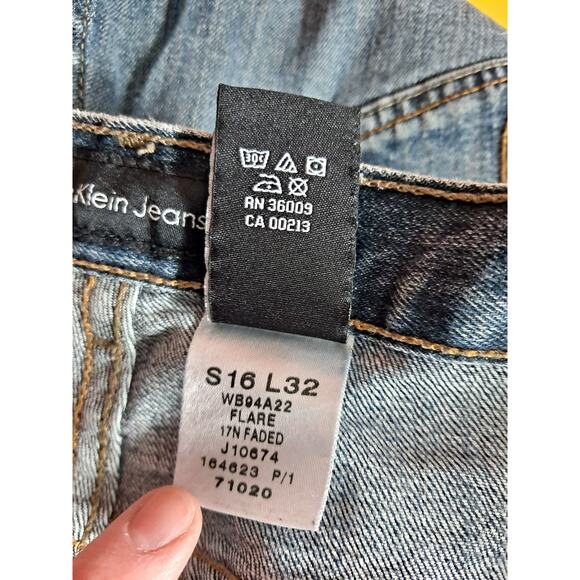 Calvin Klein Jeans Women's Blue Stretch Flare Leg Faded Jeans Size 16 - Picture 7 of 8